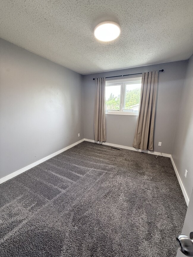 Photo - 242 Carleton Dr