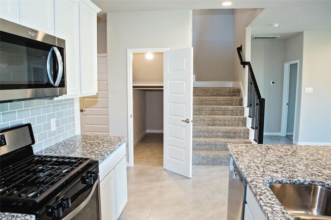 Photo - 5615 Cedar Cres Ct