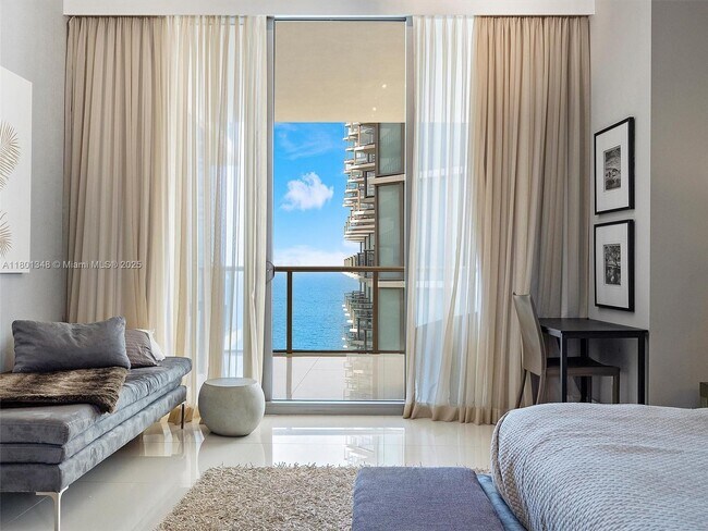 Photo - 9705 Collins Ave Unidad 1804N Rental
