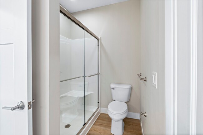 Walk in Shower w/ Shower seat