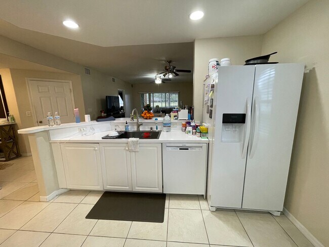 Photo - ANNUAL RENTAL - 3 BED 2 BATH WITH GARAGE A... Unit 30