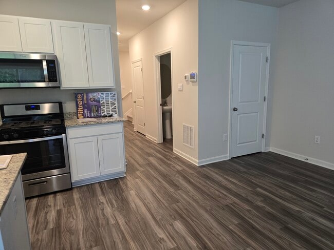 Building Photo - 330 Maple Run Dr