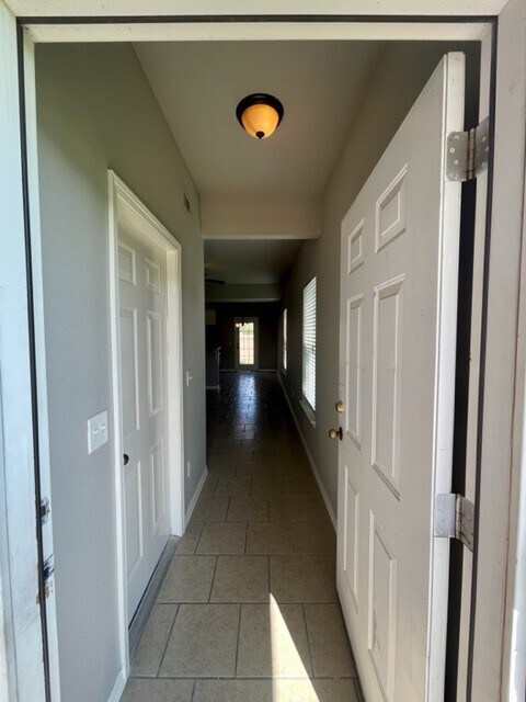 Photo - 2006 Azlin Pl