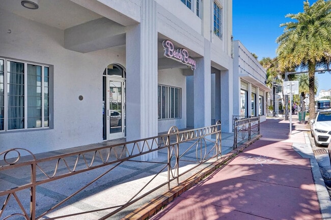 Photo - 750 Collins Ave Unit ID1239373P