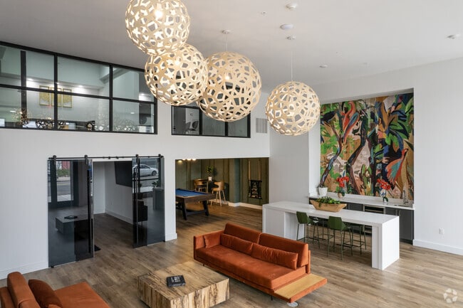 Espacio compartido de trabajo y sala de estar