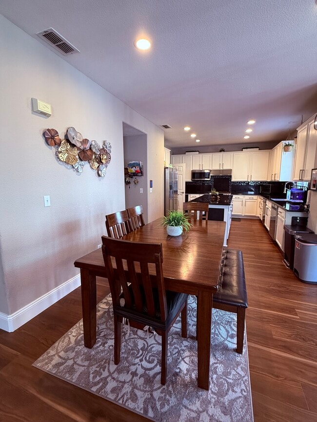 Photo - 135 Gerbera St