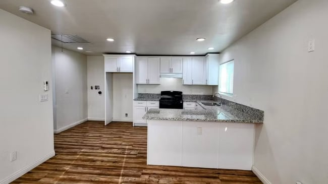 Photo - 156 E Marshall Blvd