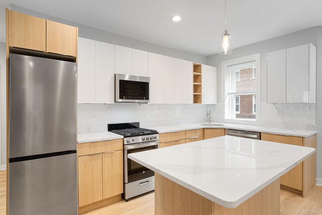 Photo - 7389 N Damen Ave