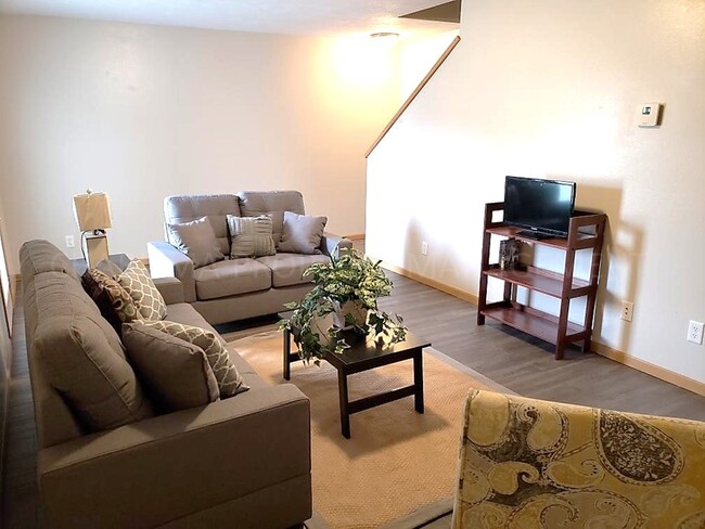 Photo - 300 Scott Pl