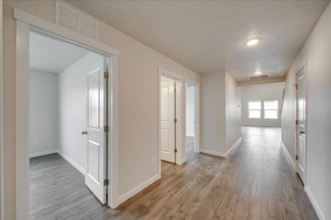 Photo - Beautiful 5 Bedroom Home in Nampa, Great Location!