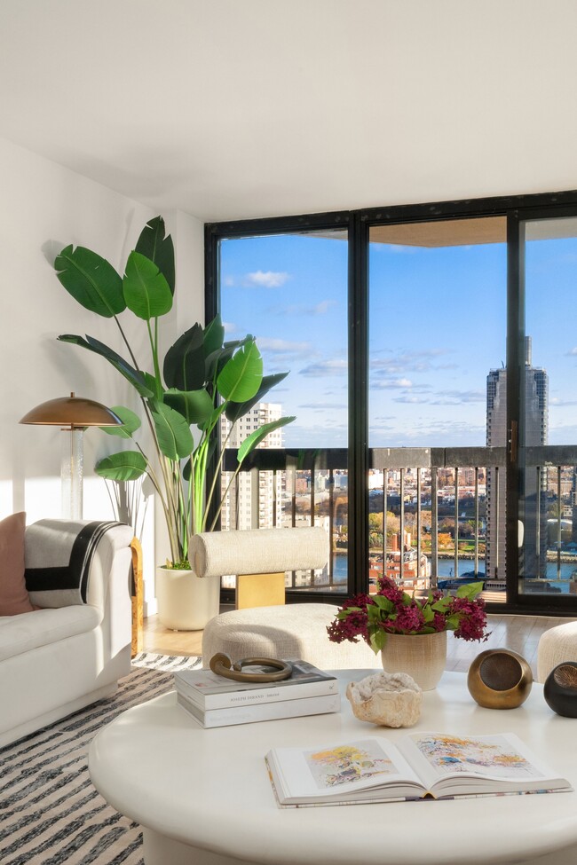 Photo - 330 E 75th St