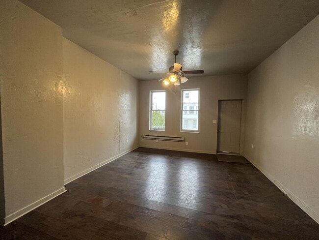Photo - 615 W Locust St