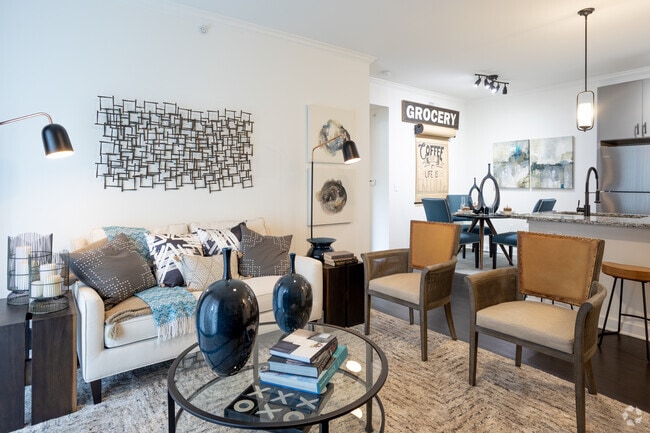 1BR, 1BA - 692SF