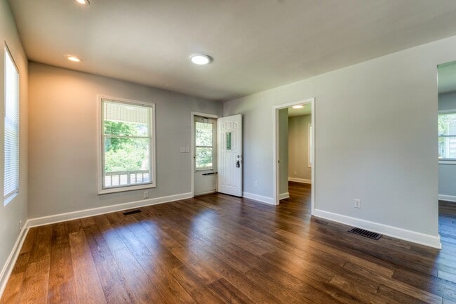 Photo - 8241 Riley St