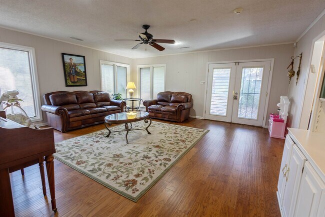 Photo - 5454 Brantford Ave