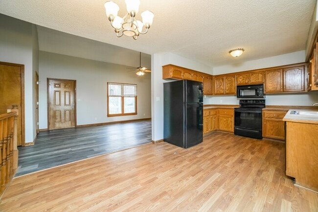 Photo - 505 E 10th St