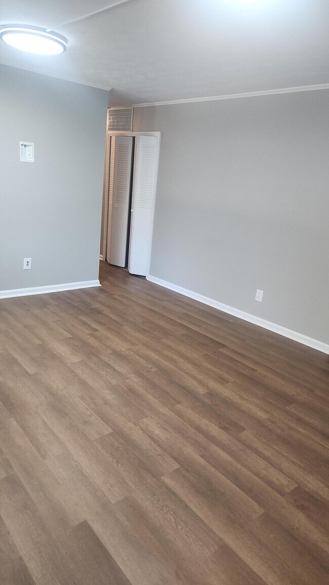 Photo - 1208 Venetian Cir