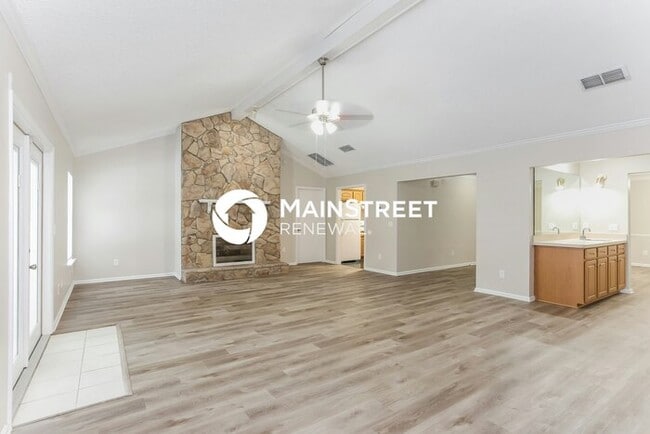 Photo - 3 Bedroom Pet-Friendly Home in FLEMING ISLAND, FL with Main Street Renewal