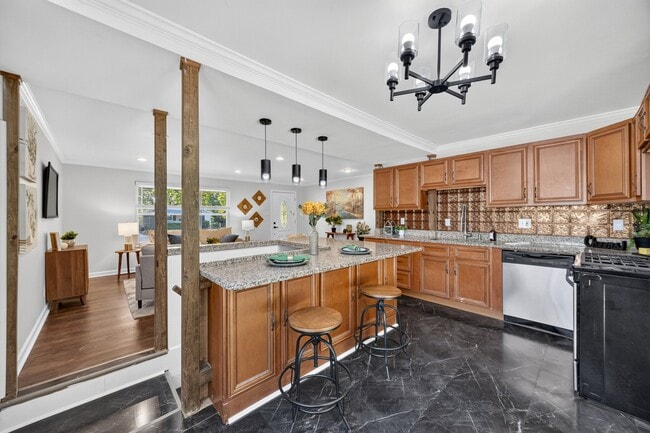 Photo - 609 N Elm Ave