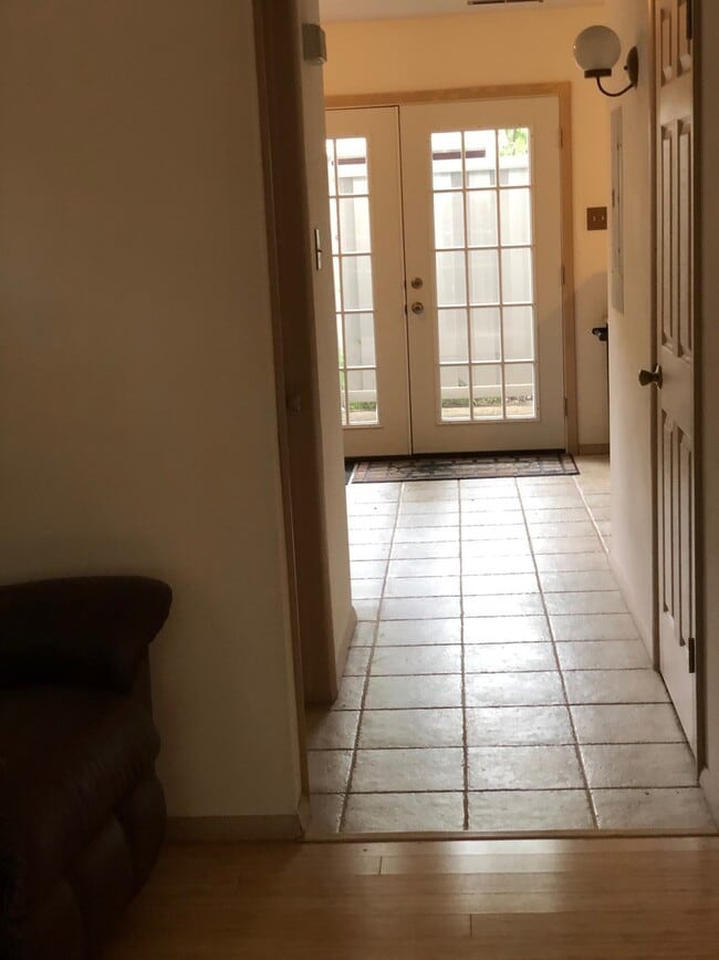 Photo - Cozy 2-bedroom Townhome on 935 West Whitehall