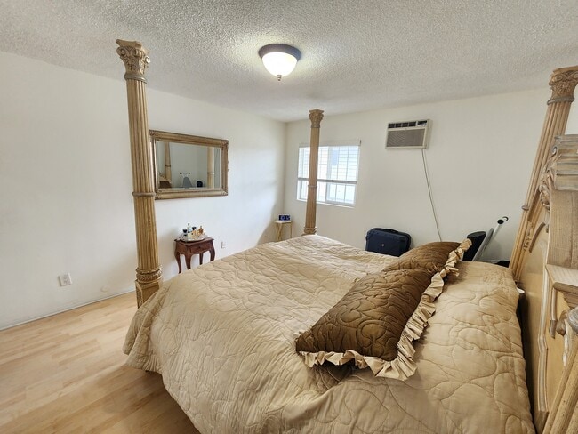 Photo - 6904 Radford Ave Unit 7