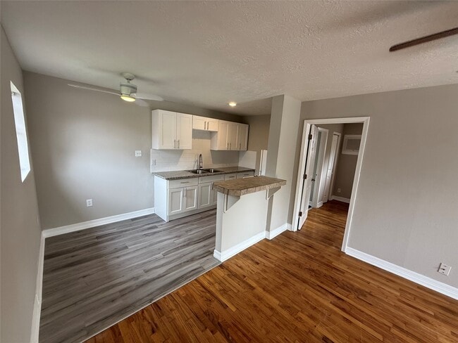 Photo - 7126 Vandeman St