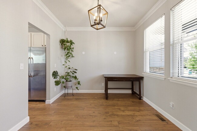 Photo - Beautiful Aurora Home - 4 Bedroom, 3 Bathrooms in Excellent Condition!
