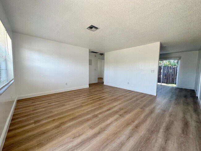 Photo - 3 Bedroom Duplex Unit 4522