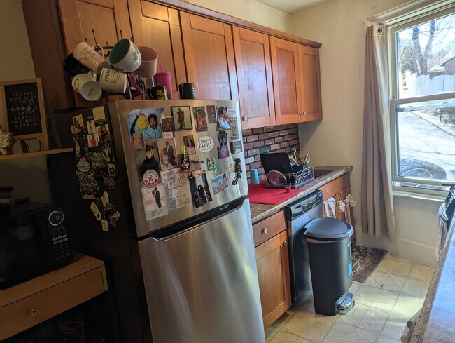 Kitchen - 2 Grant St Unit 4