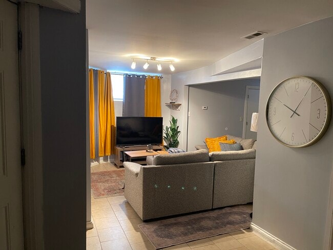 Photo - 6117 S Vernon Ave Unit Bsm