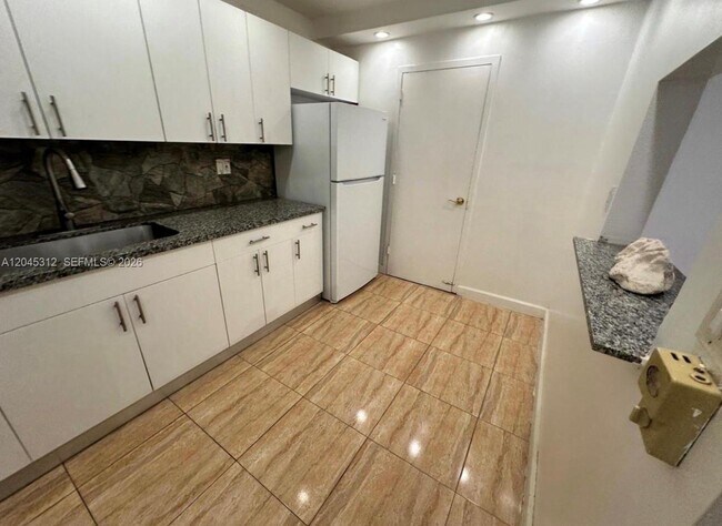 Photo - 1470 NE 125th Terrace Unidad 412
