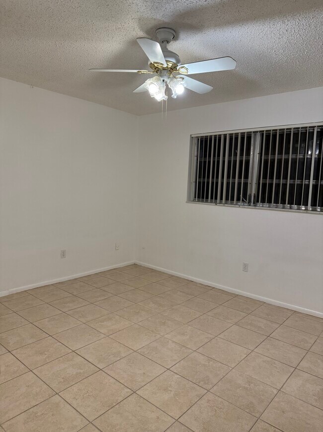 Dormitorio 2 - 38 SW 7th St Unidad B