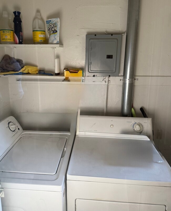 Photo - 1611 Talmadge St Unit Upstairs 3