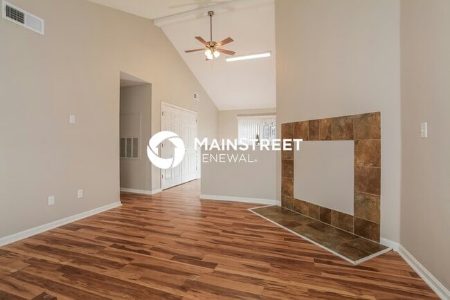 Photo - 3 Bedroom Pet-Friendly Home in LOUISVILLE, KY with Main Street Renewal