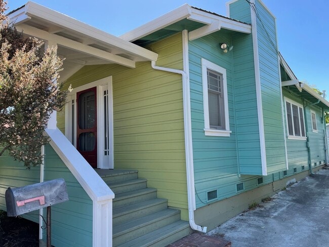 Great West Side Location!! - Great West Side Location!! House