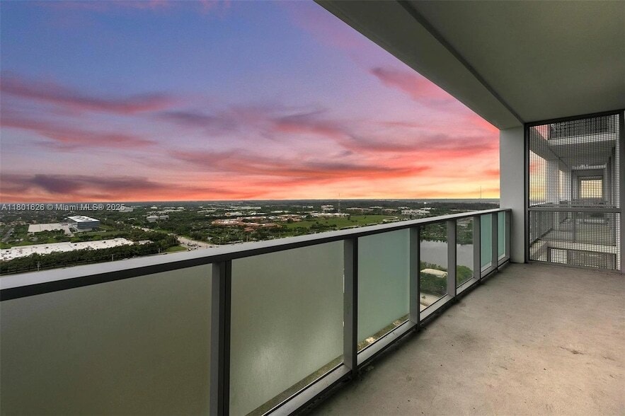 Photo - 2000 Metropica Wy