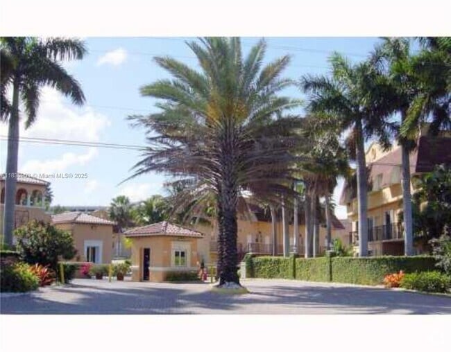 Building Photo - 6707 N Kendall Dr Rental