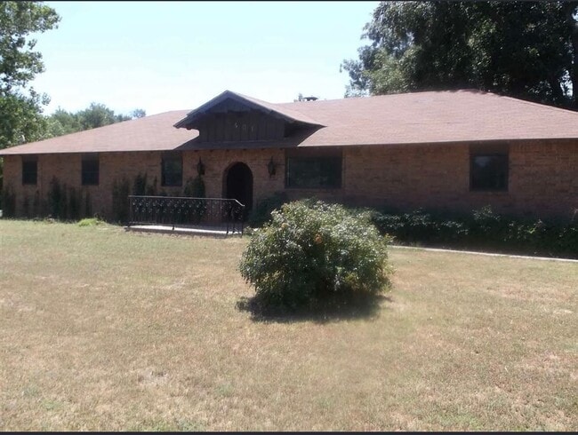 Building Photo - 5401 SE Bishop Rd