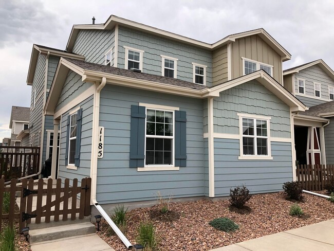 3bd, 2.5ba 2car West Side Beauty, Built in... - 3bd, 2.5ba 2car West Side Beauty, Built in... House