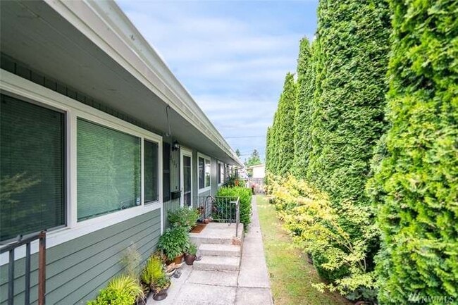Building Photo - 3625 S Mason Ave Unit 3625 S Mason Ave