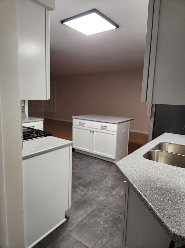 Photo - 33 Cranbrook Dr