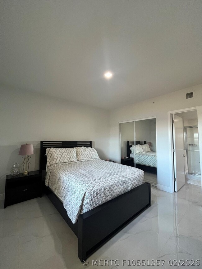 2650 Lake Shore Dr Unit 803