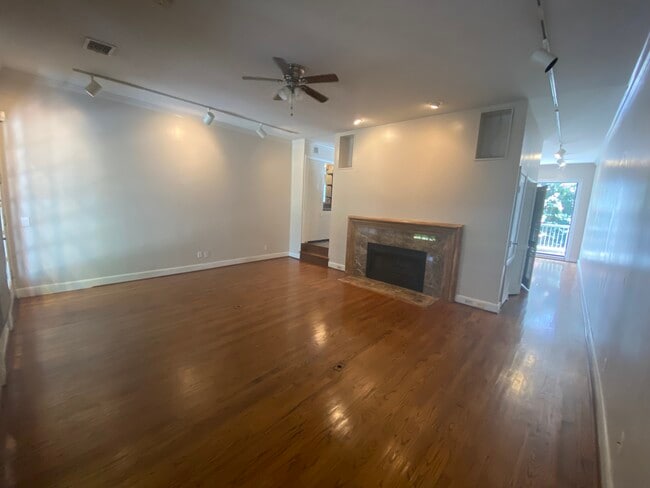 Building Photo - 2000 Fairview Ave