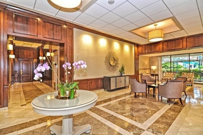 Photo - 8 Hawthorne Pl Unit 16B