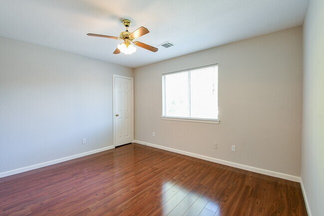 Building Photo - 18035 Somerset Knolls Ct Rental