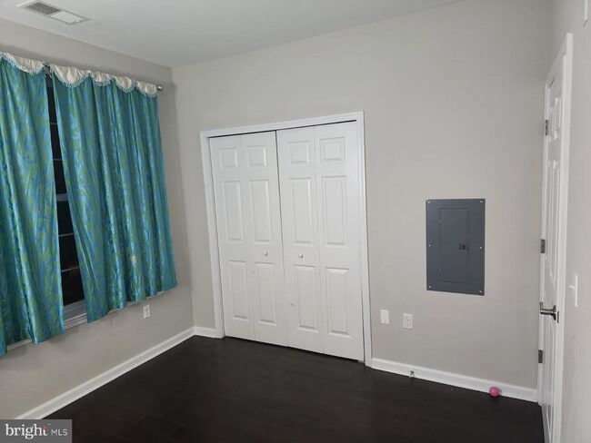 Photo - 1118 Halifax Pl