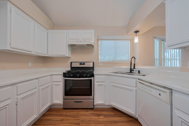 Photo - 15827 Beechnut St