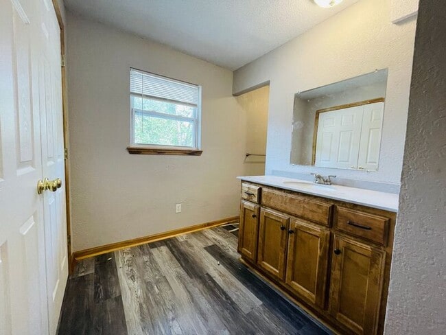 Photo - 1405 Neil Ln