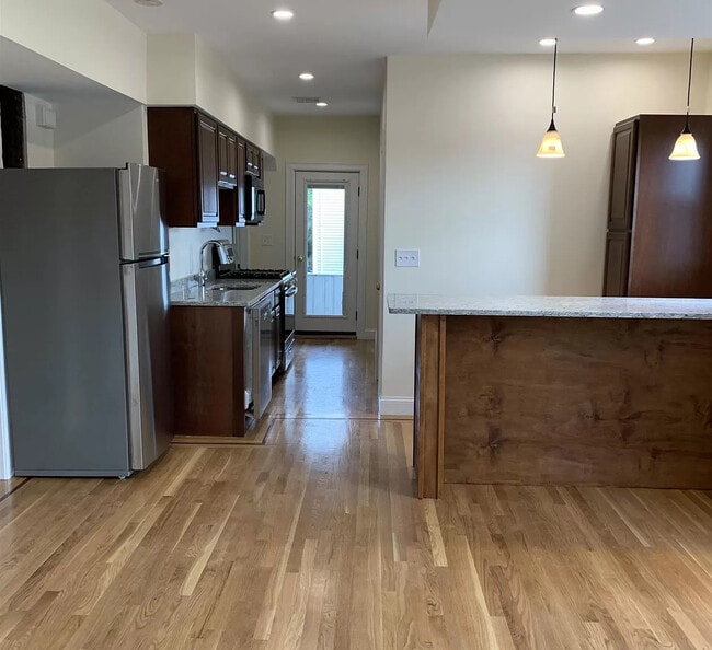 Building Photo - 28 Cherry St Unit 1