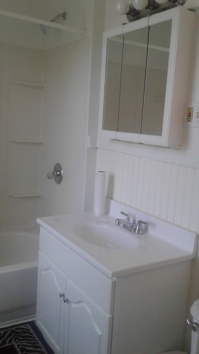 Photo - 416 E 3rd St Unit 2nd floor